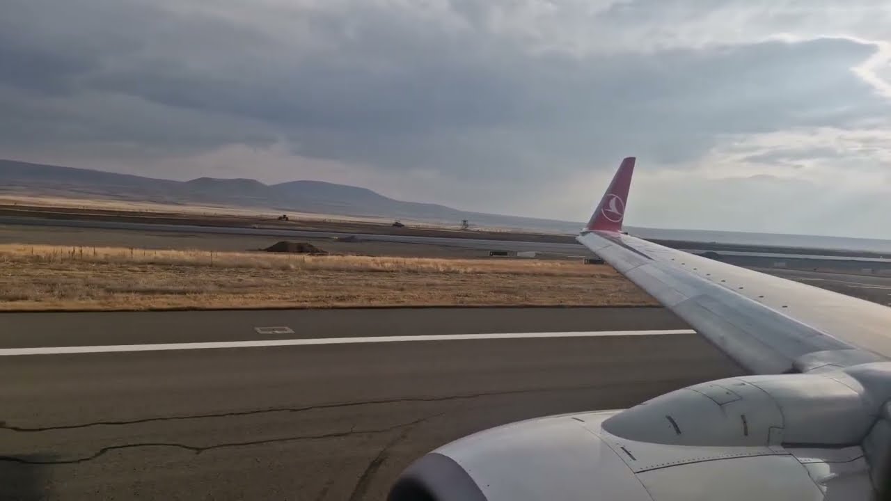 Turkish Airlines 737-800 TakeOff from Kars Harakani Airport [TK2717] [TC-JZG]