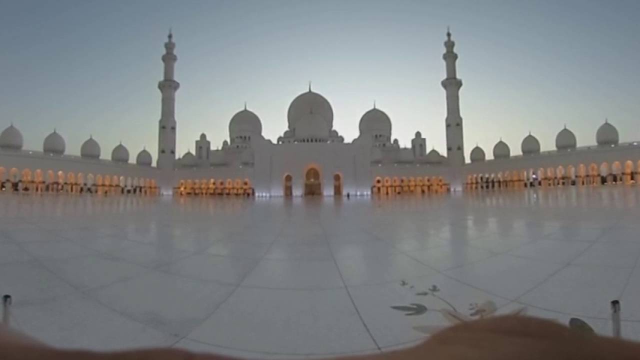 360° video of the call to prayer at the Grand Mosque, Abu Dhabi