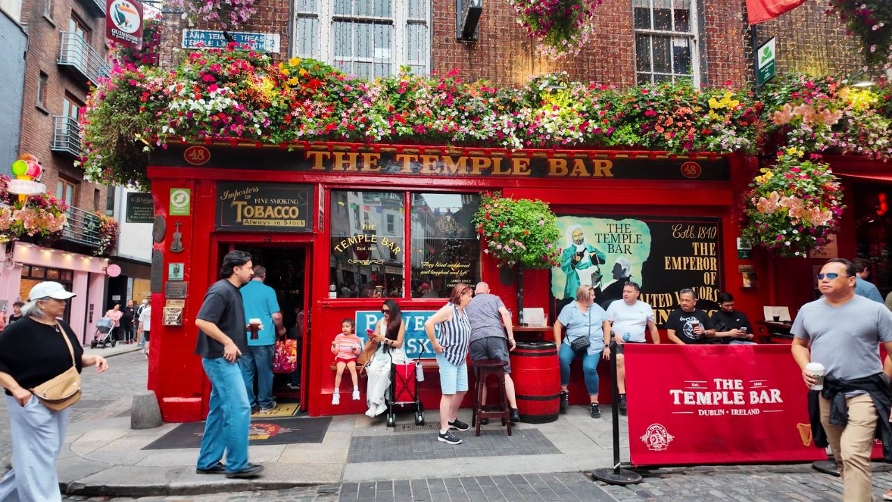 🇮🇪 Dublin Walk & Travel Moments: Streets, Life, Vibes & Real City Sounds
