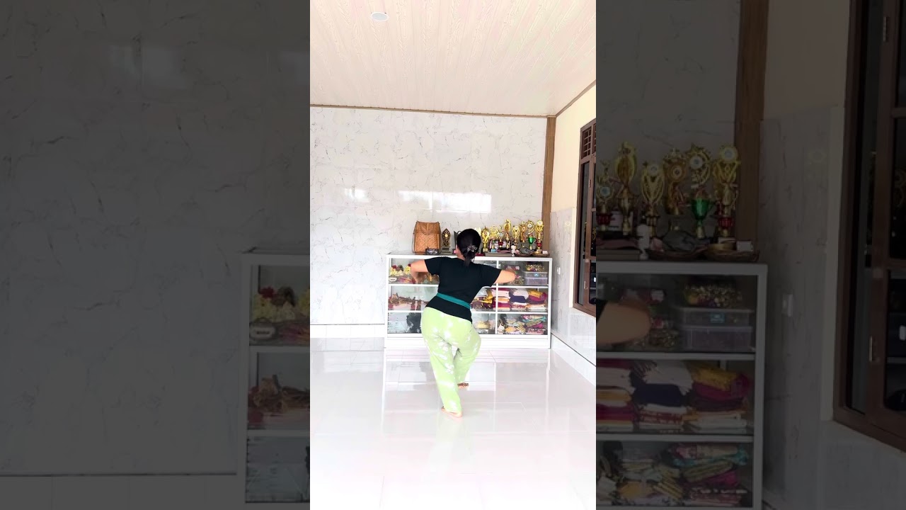 Pendet Kuno tampak belakang