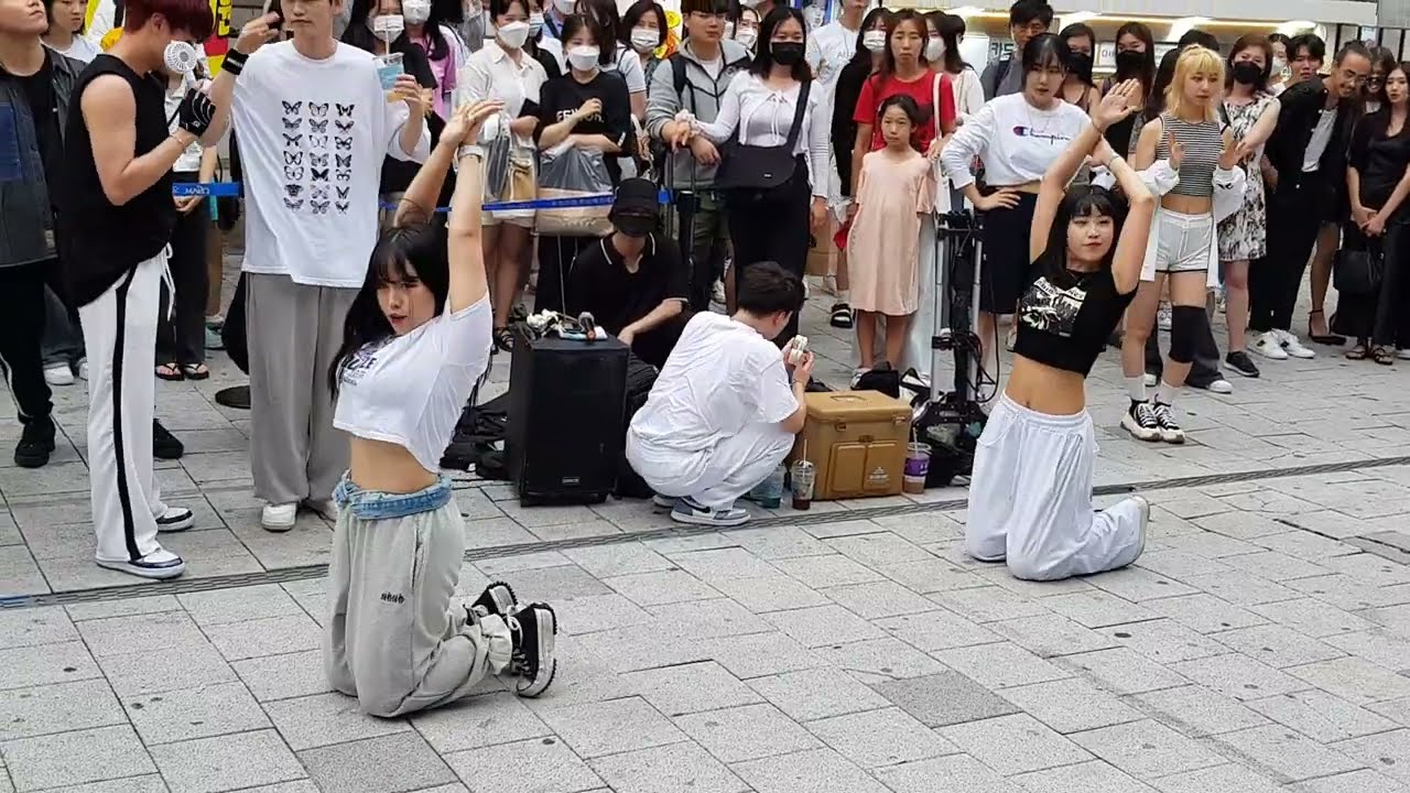 20220716 홍대버스킹 hongdaebusking 혼성댄스팀 H.A.F(하프) 04 - 청하 (CHUNG HA) - Roller Coaster