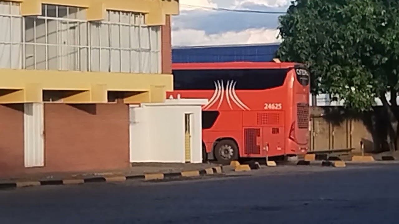 ônibus da catedral saindo  da rodoviário de vitória da conquista Bahia, com destino a são Paulo 