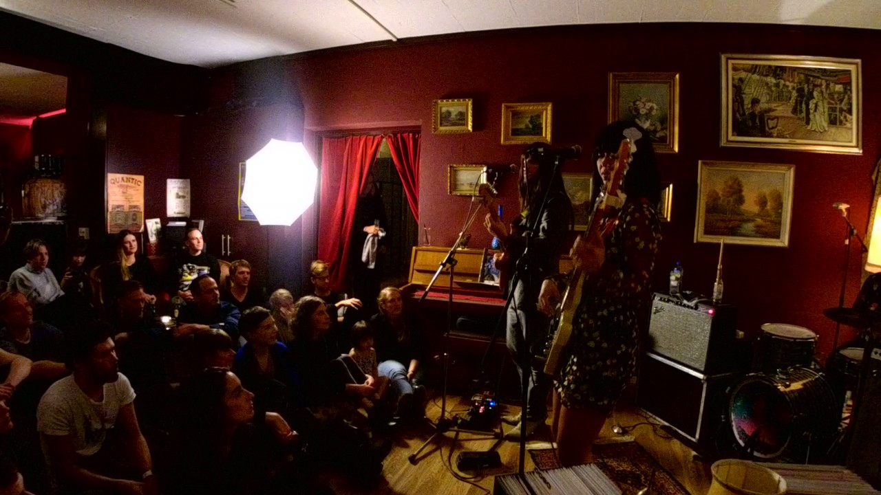 Livingroom Session with Khruangbin LIVE | Kasheme