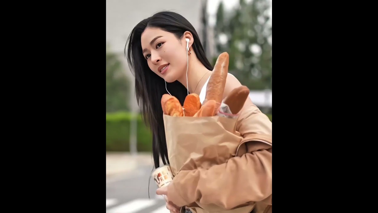 Not just the fit and visuals—wired earphones too? Yeah, that’s a lost art 😂#lingorm #หลิงออม