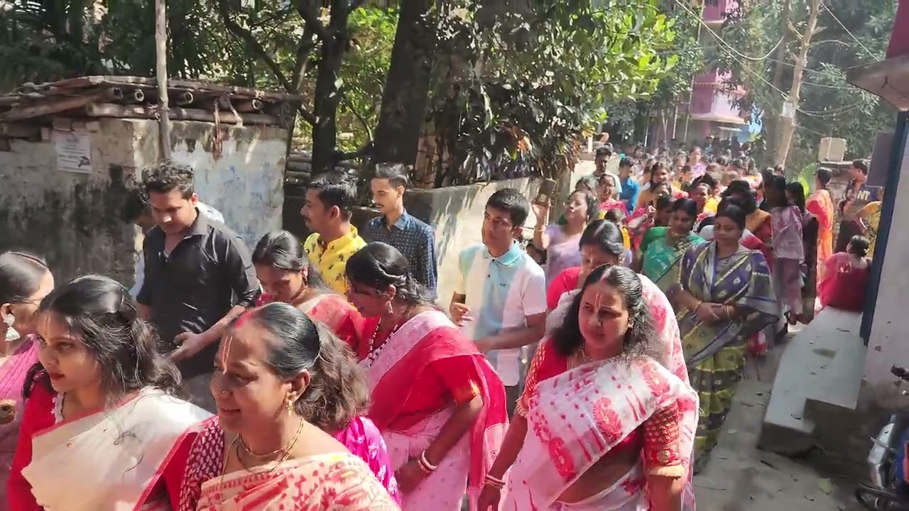 বাবা পঞ্চানন ঘটে জল আনতে যাওয়ার সময়