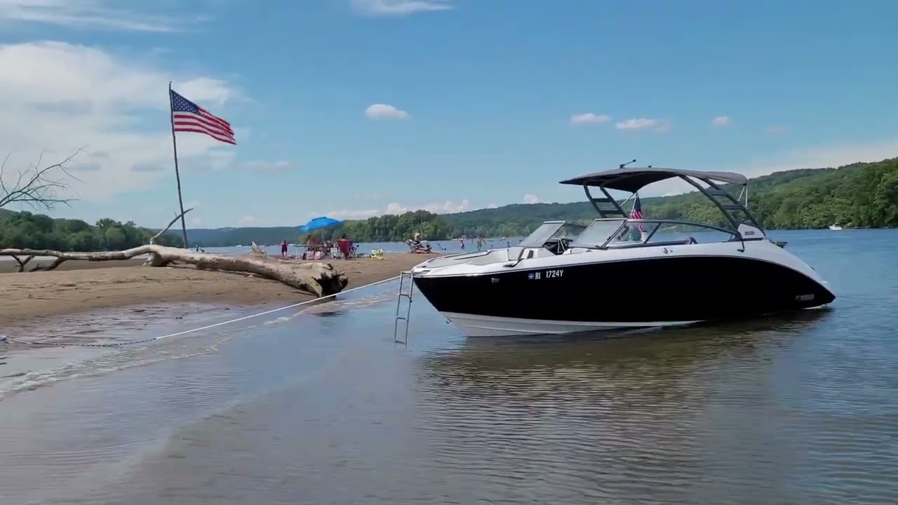 2022 Yamaha 252S on the Connecticut River
