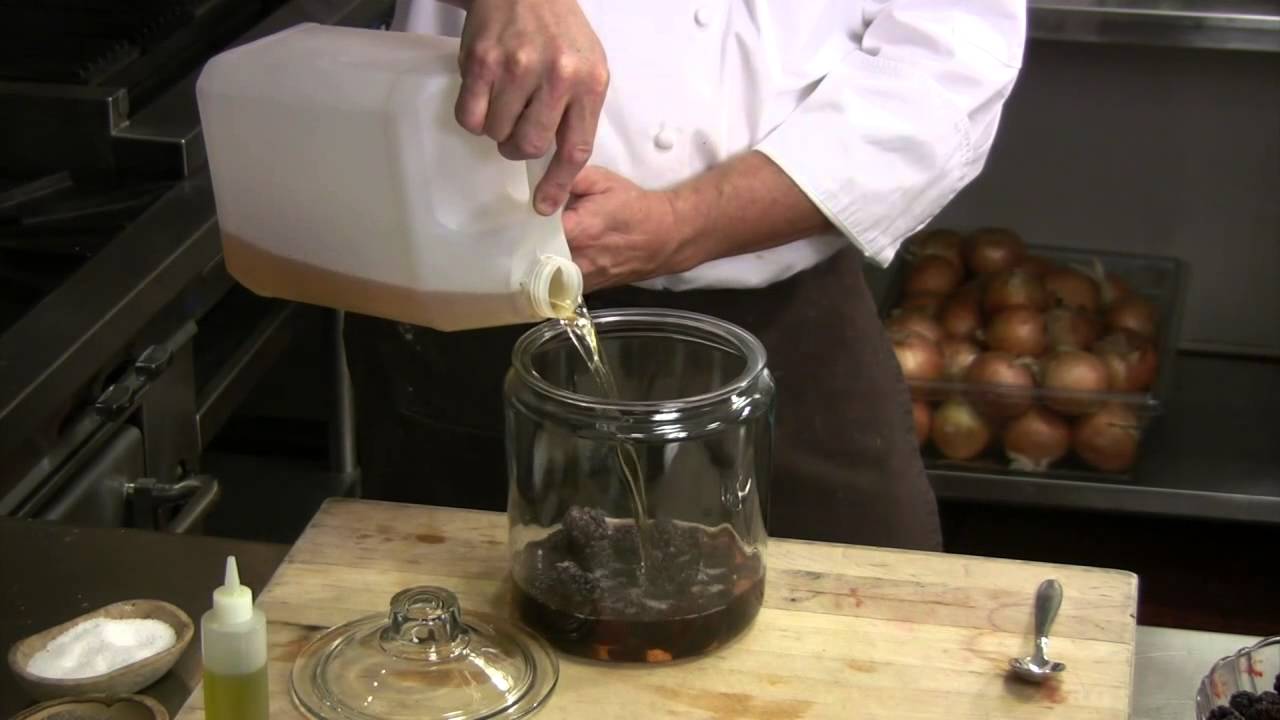 How to Make Blackberry-Infused Vinegar