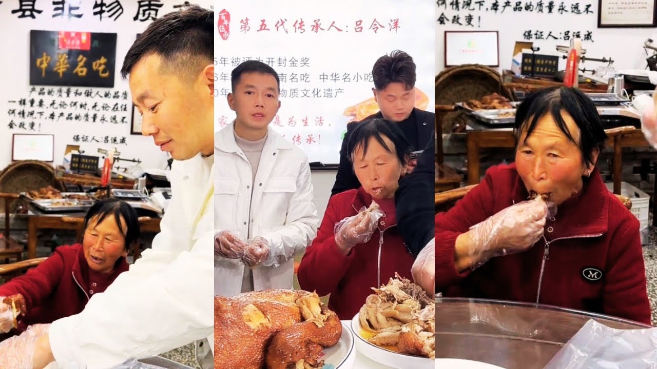 Jin Tao and his mother sell roast chicken together
