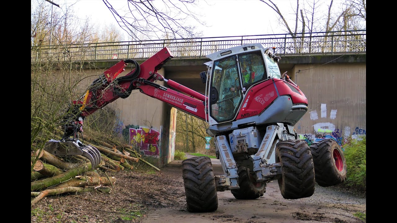 Schreitbagger im Einsatz/ Menzi Muck M545/ Bäume stapeln