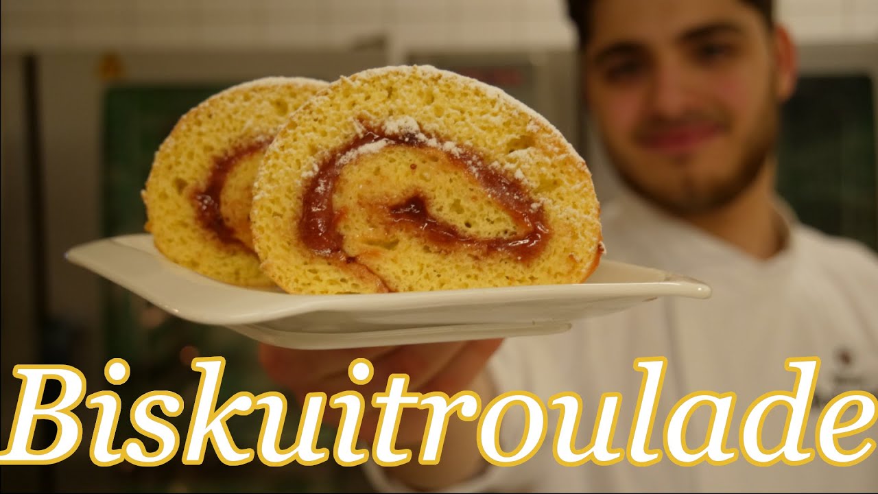 Biskuitroulade mit Erdbeerenmarmelade