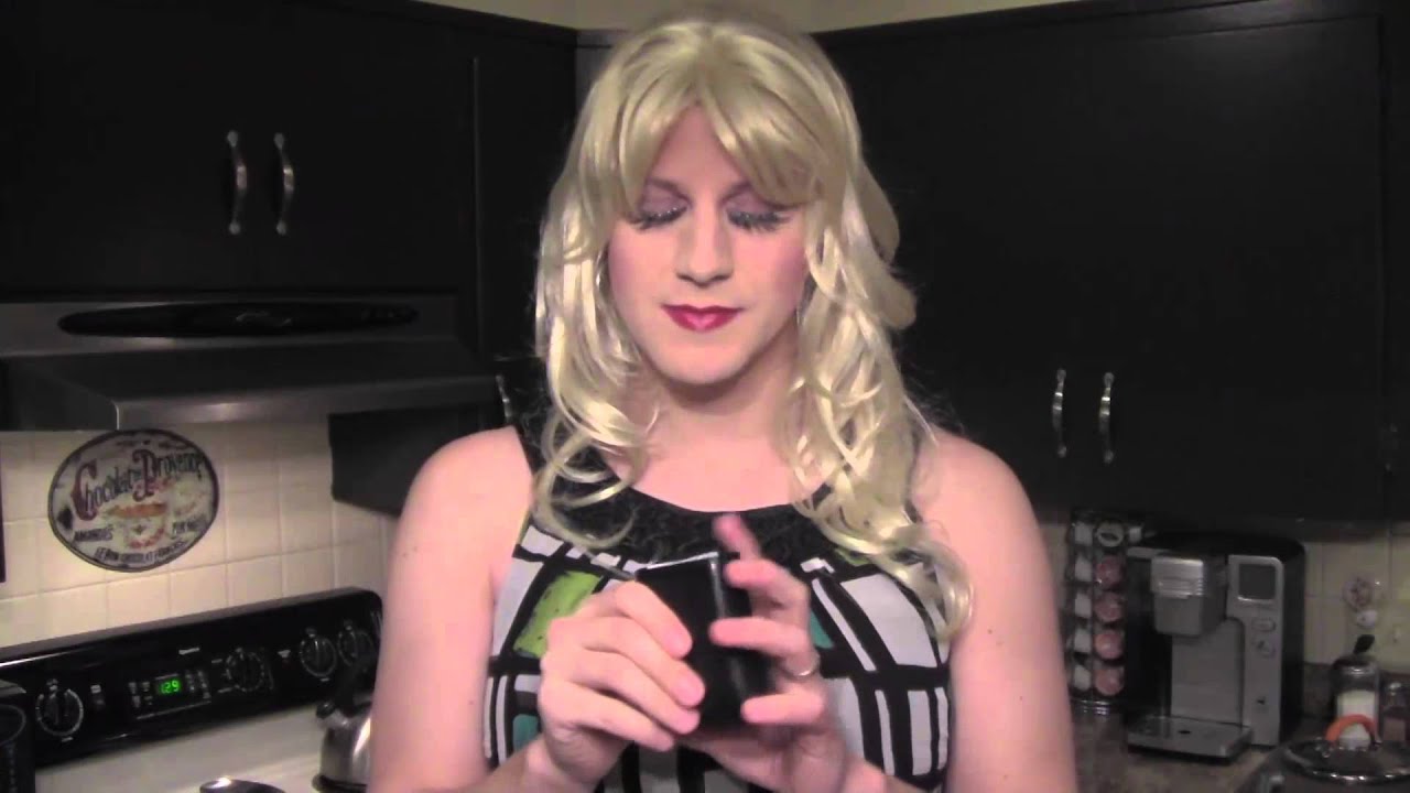 Crossdressing Tips for Beginners #25: Purse Essentials