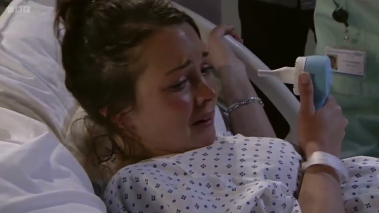 Stacey Slater 23/06/2010 (4/6)