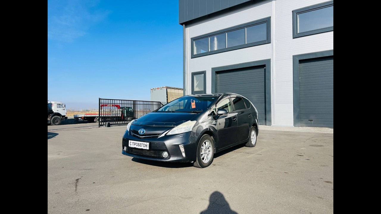 Toyota Prius Alpha, 2013 год