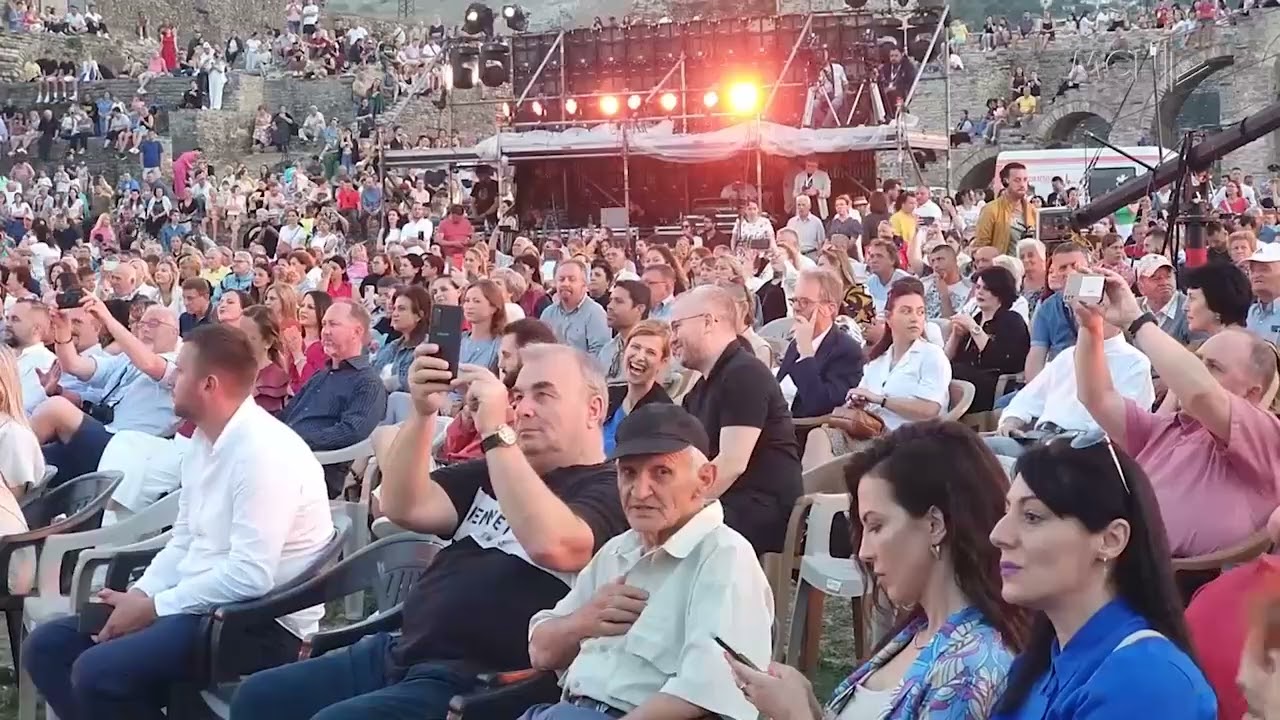 Nata finale e festivalit të Gjirokastrës/ Artistë shqiptarë dhe të huaj përcjellin emocionet