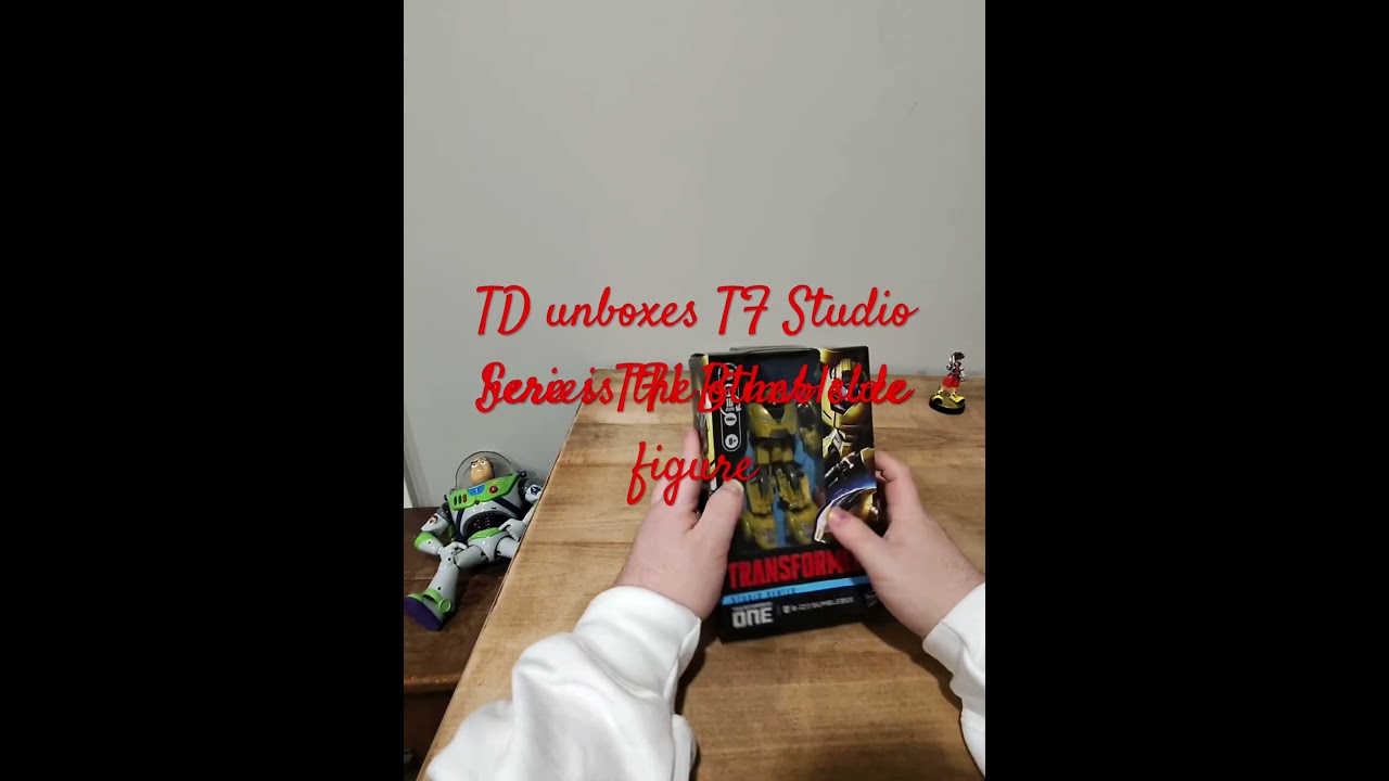 TD unboxes TF Studio Series TF1 Bumblebee figure