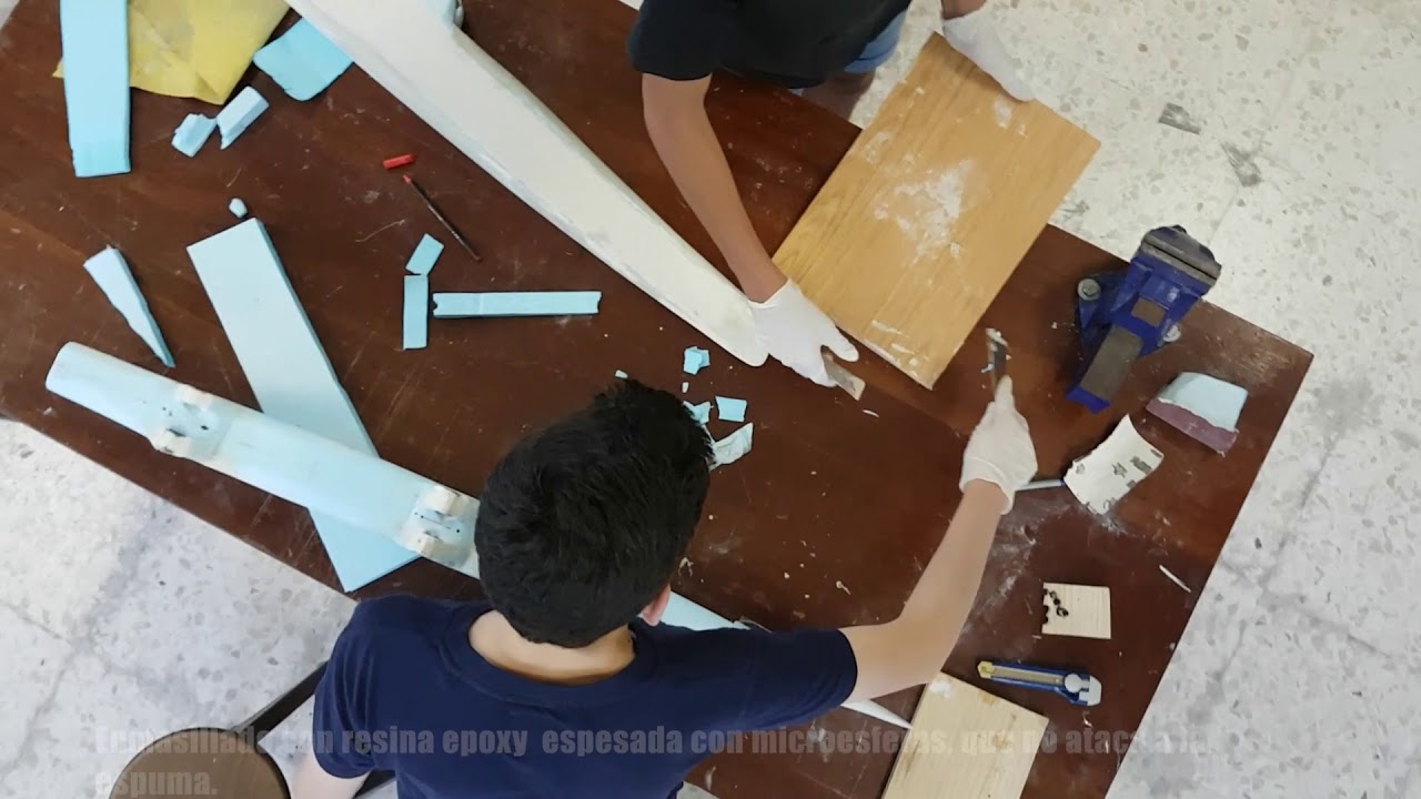 Construcci&oacute;n del barco solar para la regata Marine Instruments