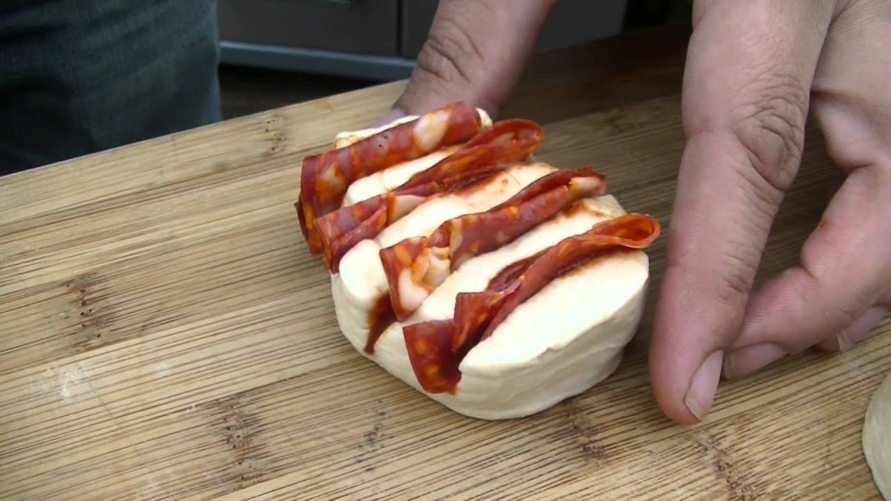 Pizza Zupfbrötchen Knack und Back --- Klaus grillt