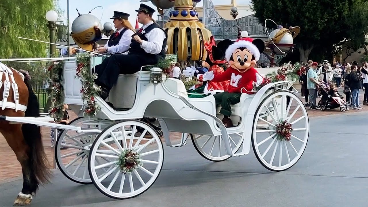 Mickey & Friends Christmas Cavalcade - Disneyland Resort Holidays 2022 - Many VIP Characters