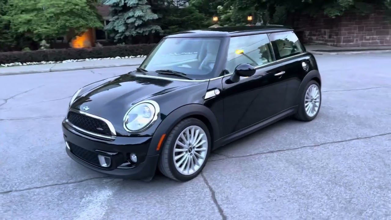 AlexBert ListingSelling LimitedEdition Mini Cooper &lsquo;S&rsquo; inspired by GoodWood  📲 (514) 915-6360 toBUY
