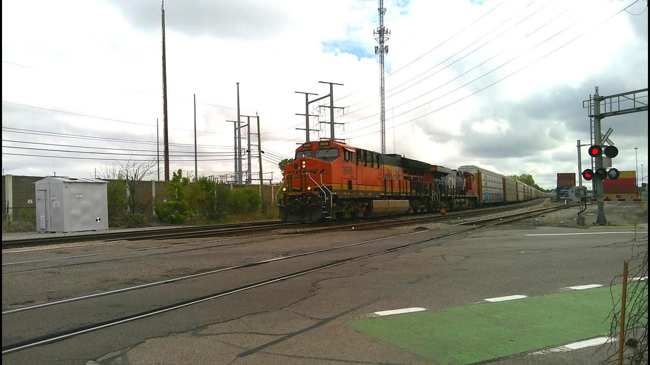 busy patrol @ moterm NB CN E251 w BNSF power, L507 and an SB CN E280 w a double BNSF power move