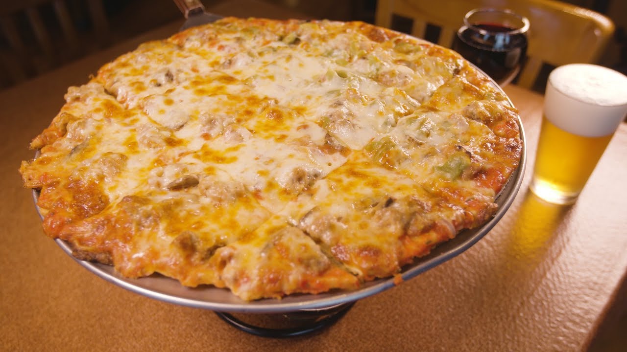 Chicago’s Best Pizza: Jullianni’s Pizzeria & Pub