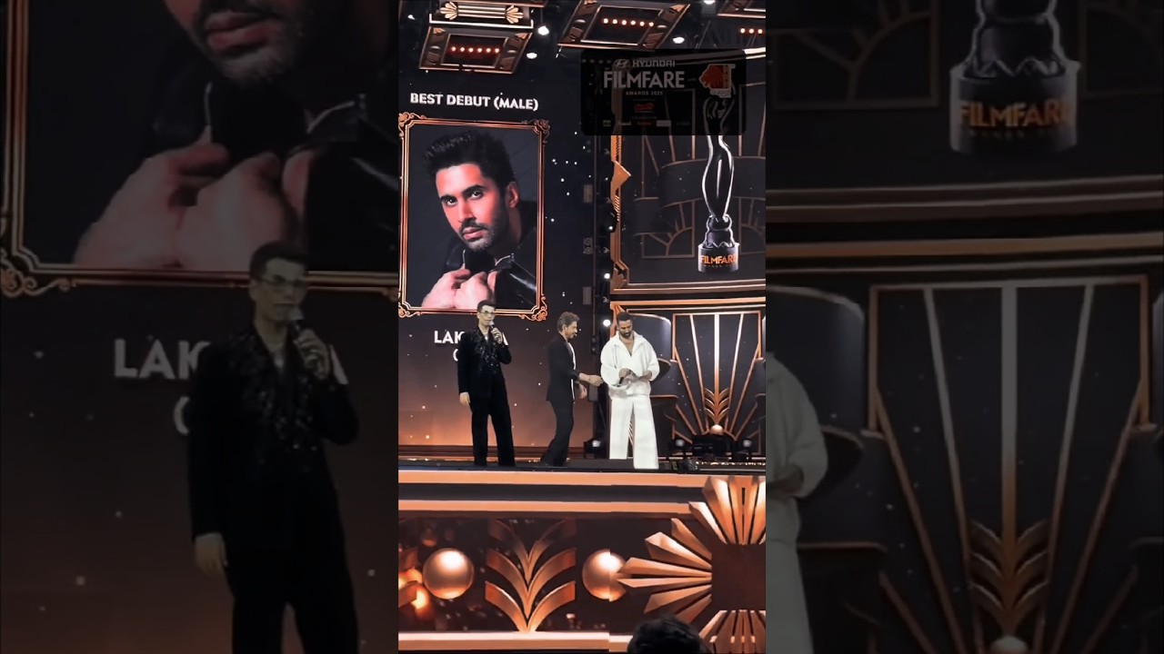 Filmfare Awards 2025 में Shahrukh Khan, Karan Johar aur Akshay Kumar #shorts #viral #filmfareawards