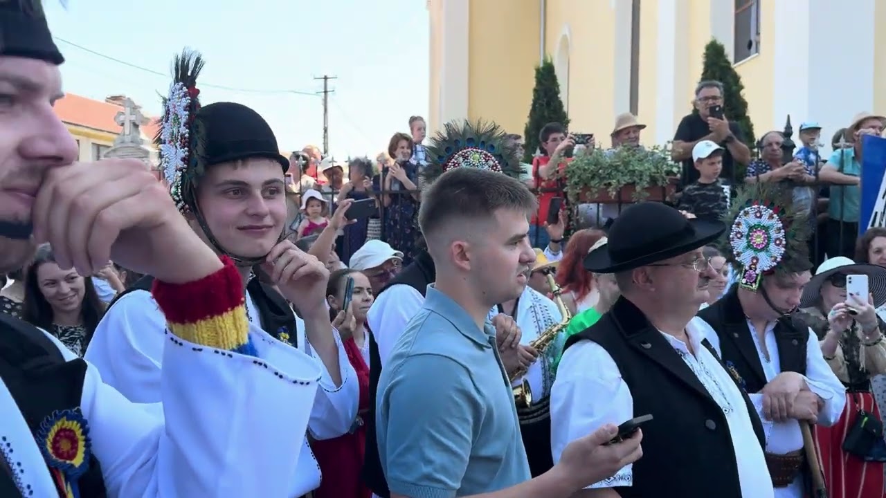 Festivalul „Bujorul de Munte” de la Gura Râului s-a încheiat în aplauzele publicului.