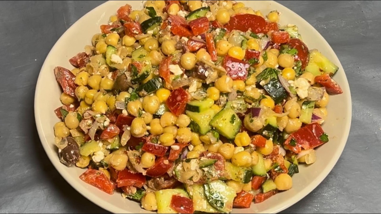 Mediterranean Chickpea Salad | Healthy, Quick & Delicious Recipe!😋🥗