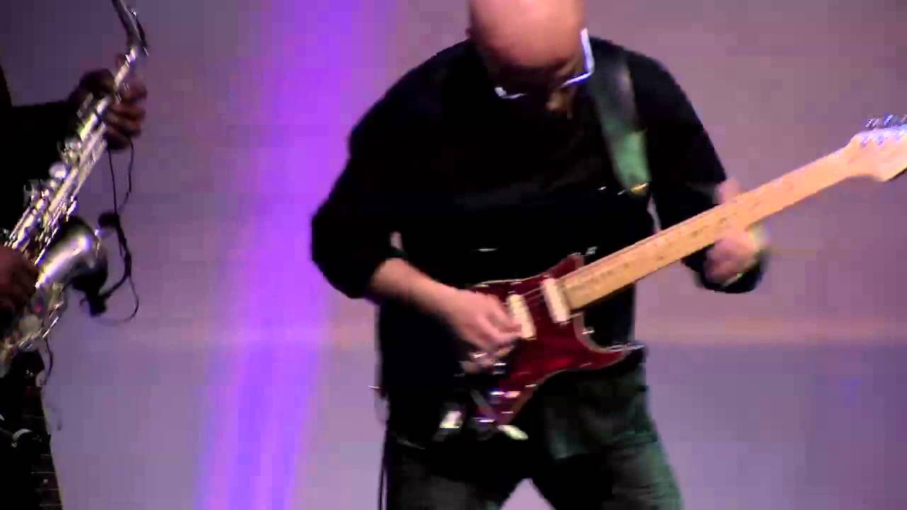 R'live - Skyfall