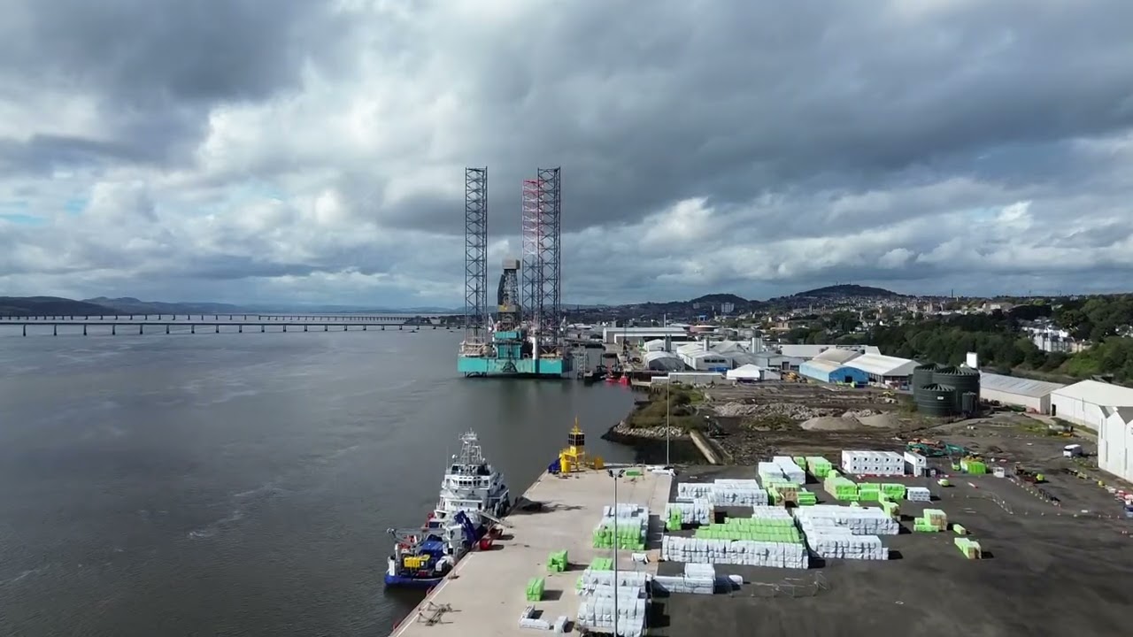  Broughty Ferry (West Ferry) and Dundee port 