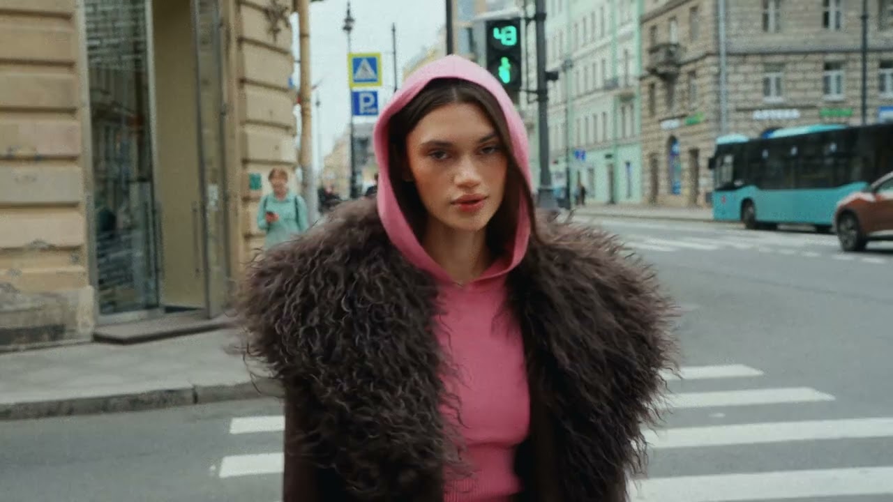 SELA YOUNG: что-то на юном