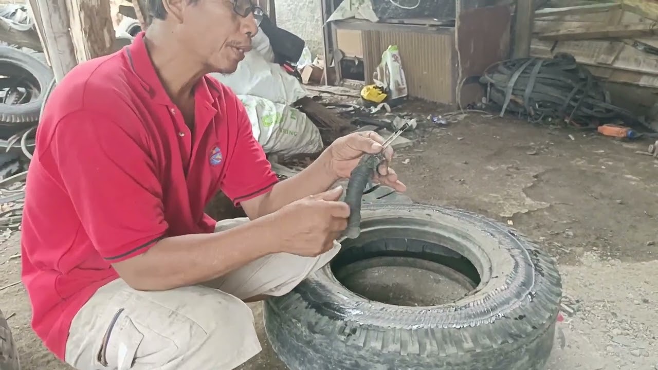 PROSES PENGAMPASAN BAN TRUK DENGAN KAMPAS GULUNG/BAN MASUK BAN
