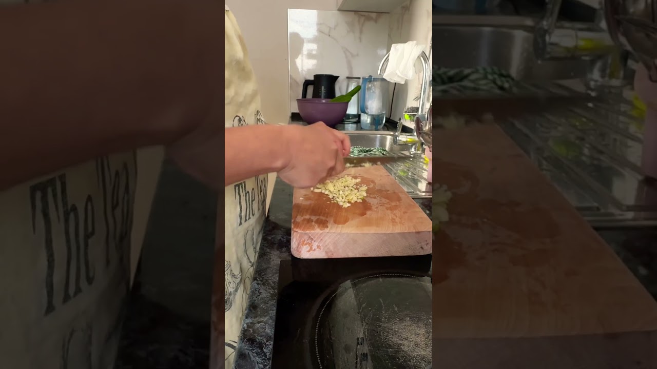 Wow ❤️ Shkoder Albania a womanis chopping garlic 