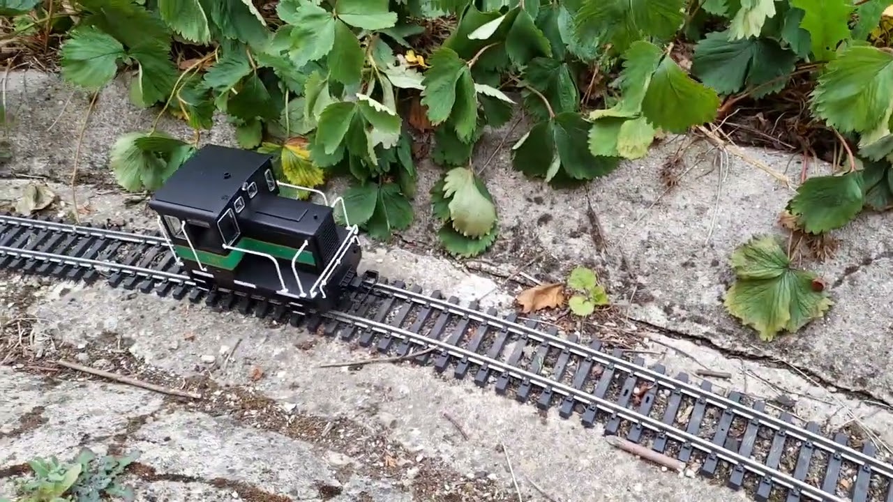 Piko 38512 GE 25ton diesel. Battery radio control and sound.