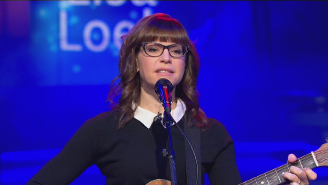Lisa Loeb performs her holiday single 'Light' on Good Day LA