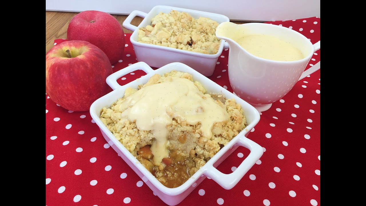 Apfel Crumble mit Hafer Streuseln und selbstgemachter Vanillesauce / Apple Crumble