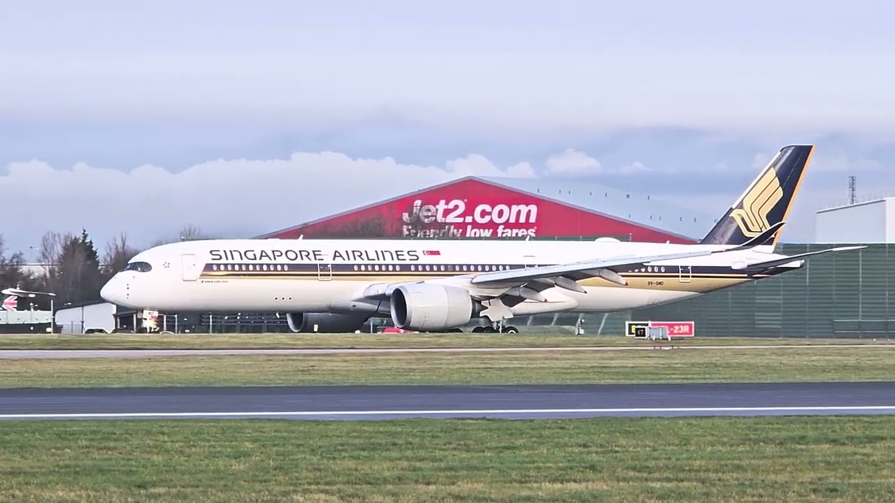 Qatar 787-9 Dreamliner departure Singapore A350 arrival Etihad B77W (ER)(Manchester Airport) 