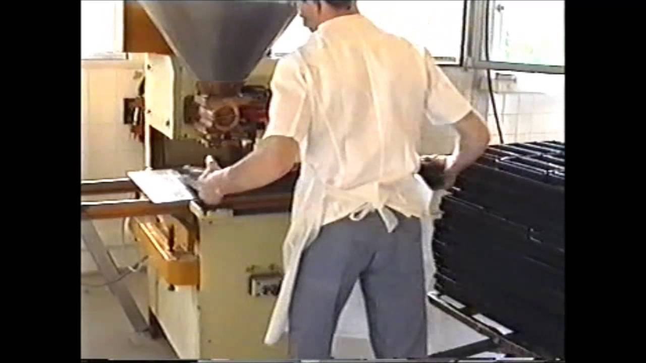 een kijkje in de centrale Hema bakkerij Kerkrade mei 1990