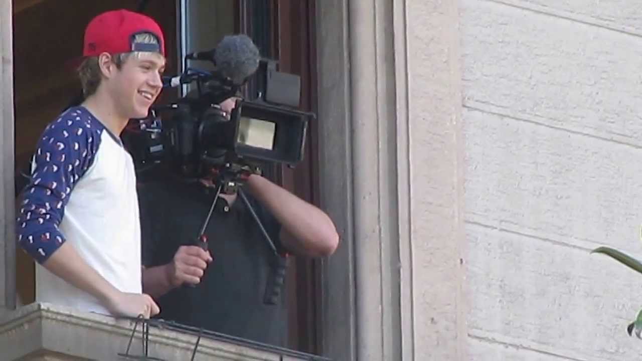 Niall saying hi to his fans in Milan, May 20th 2013