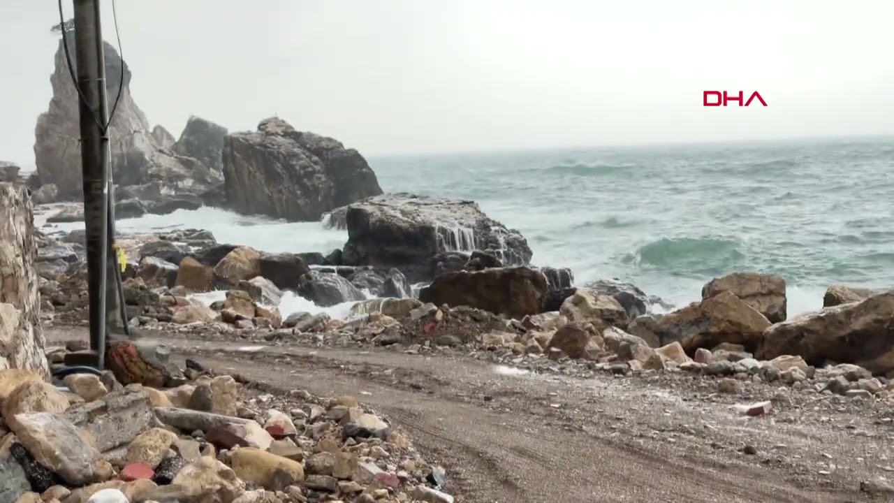 Amasra'da fırtına; dalga boyu 2 metreye ulaştı