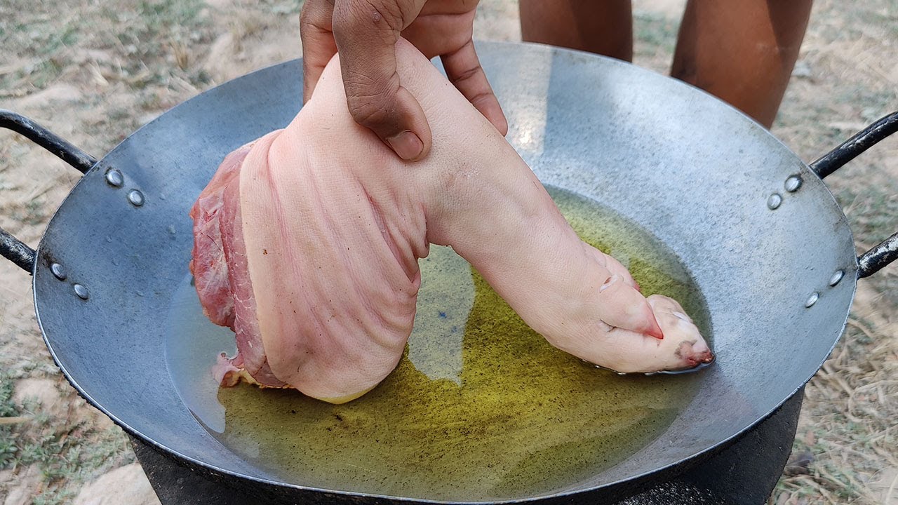 Tasty Fried Crispy Pork Leg | Crispy Pig Leg Cooking Recipe