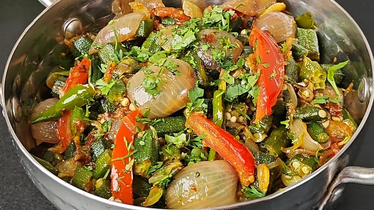 Bhindi Ki Sukhi Sabzi | भिंडी की सूखी सब्जी | Bhindi Pyaz Ki Sabji | Ladyfinger Onion Masala