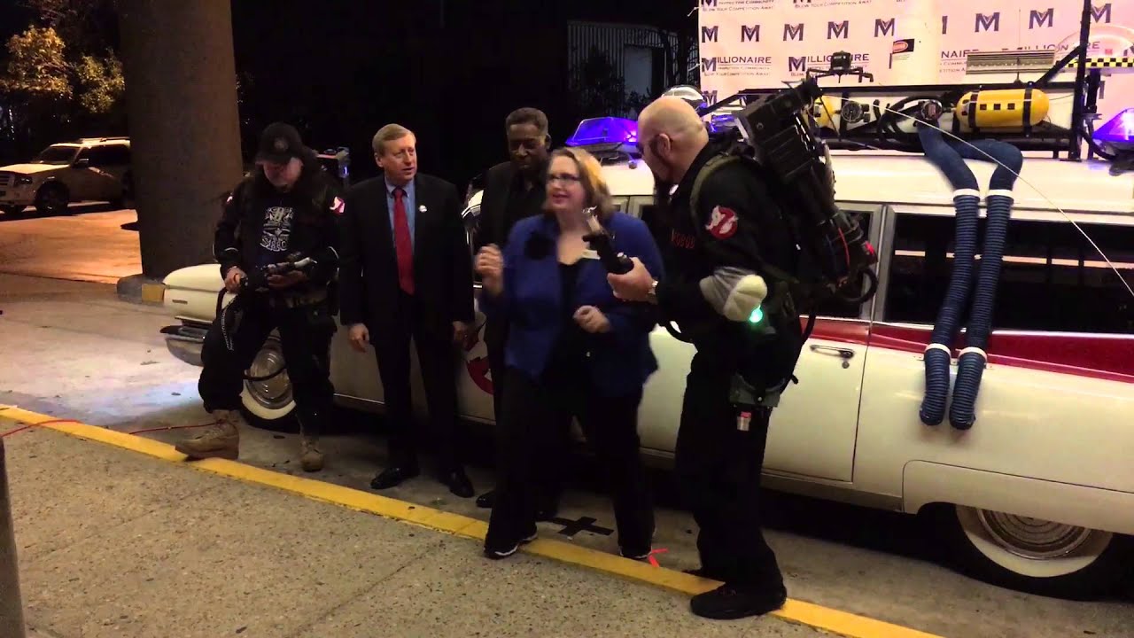 Ernie Hudson and Videobob from Screen Machines with the ECTO-1