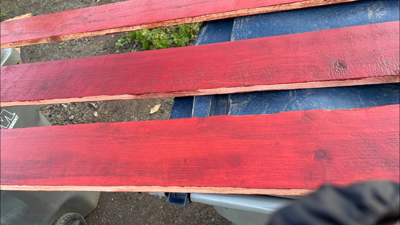 Pintando la madera 🪵 para hacer la puerta 🚪.(2026).