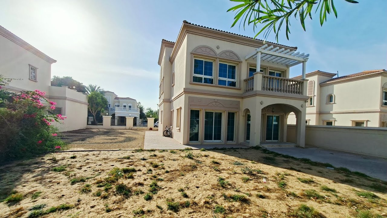 Right in the Middle | Vacant | Ready to Move in | Massive Yard #my #dubai #dream #house #foryou