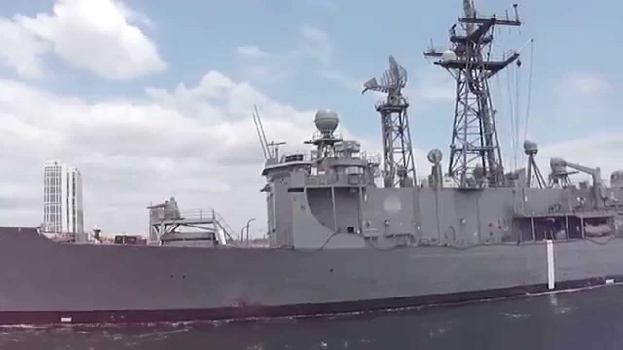 USS Vandegrift FFG 48 Towed to Hawaii