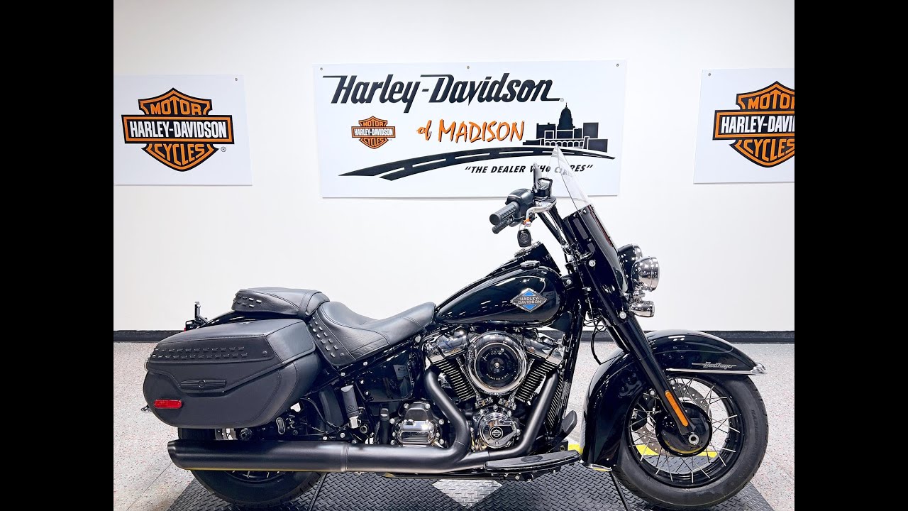 2025 FLHC Heritage Classic Vivid Black BLK Trim