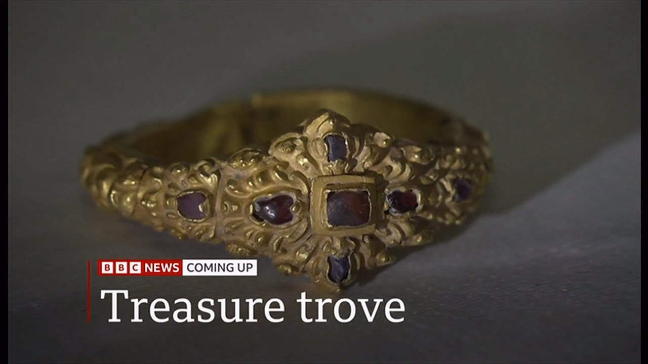 Stolen trove of Angkor crown jewels returned to Cambodia after resurfacing in London (UK)
