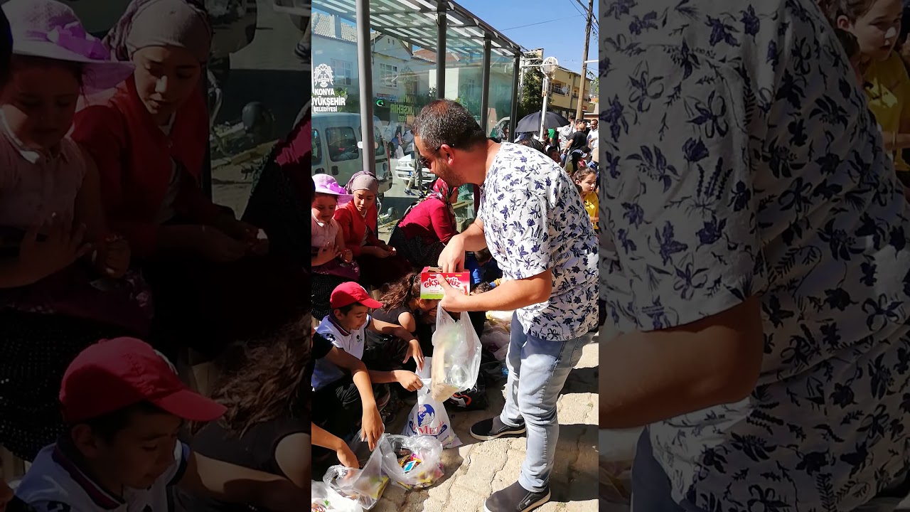 Köyde  çocuklara şeker dağıtma..
