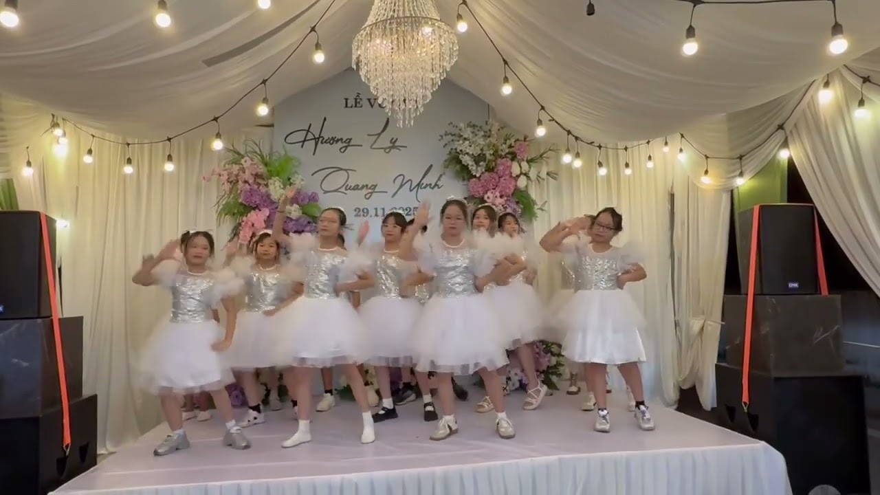 Tiết mục Học sinh lớp 5A4 chúc mừng đám cưới cô Hương Ly